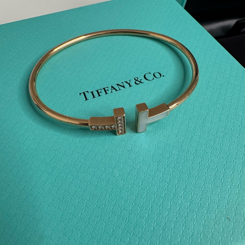 Tiffany T
Wire Bracelet
in Rose Gold with Diamonds and Mother-of-pearl